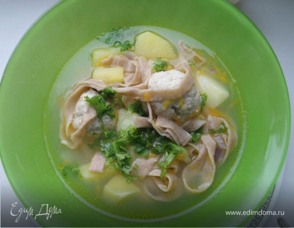 Суп с фрикадельками и домашней гречневой лапшой Суп с фрикадельками и домашней гречневой лапшой