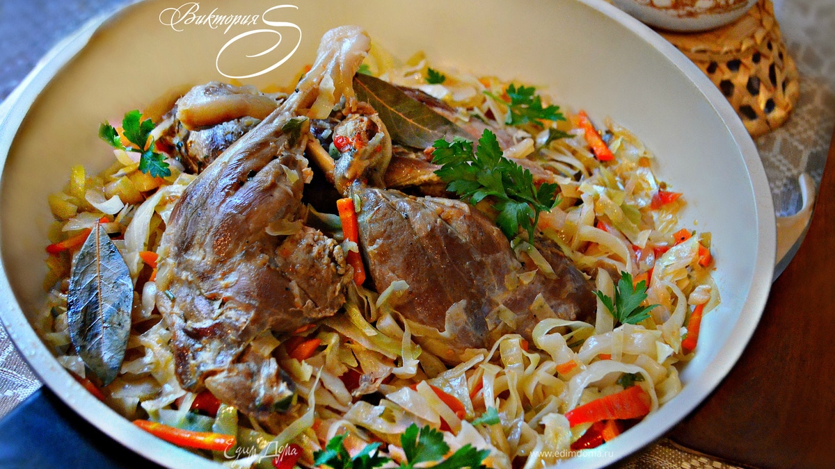 Утиные ножки с тушёной капустой