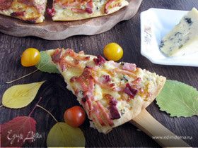 Осенняя пицца с горгонзолой и ветчиной