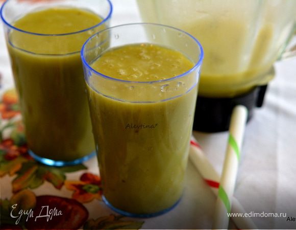 Смузи с апельсиновым соком и авокадо Смузи с апельсиновым соком и авокадо