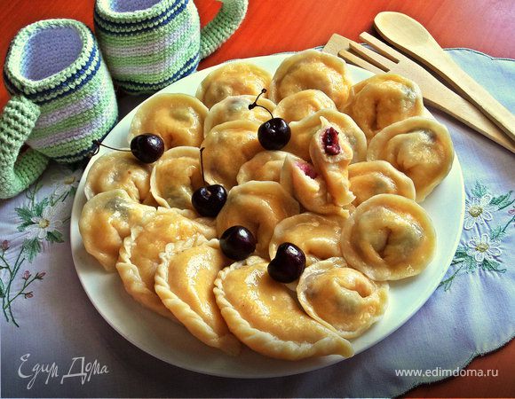 Вареники с творогом и черешней Вареники с творогом и черешней