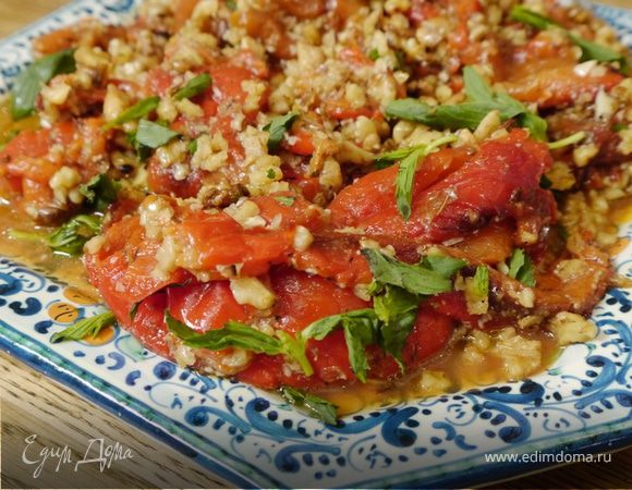 Запеченный сладкий перец с грецкими орехами