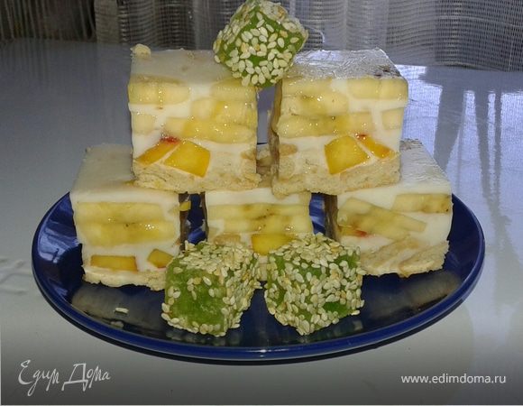 Фруктово-сметанное желе с печеньем Фруктово-сметанное желе с печеньем