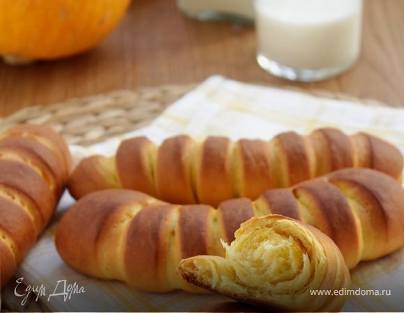 Воздушные тыквенные булочки на сгущенке Воздушные тыквенные булочки на сгущенке
