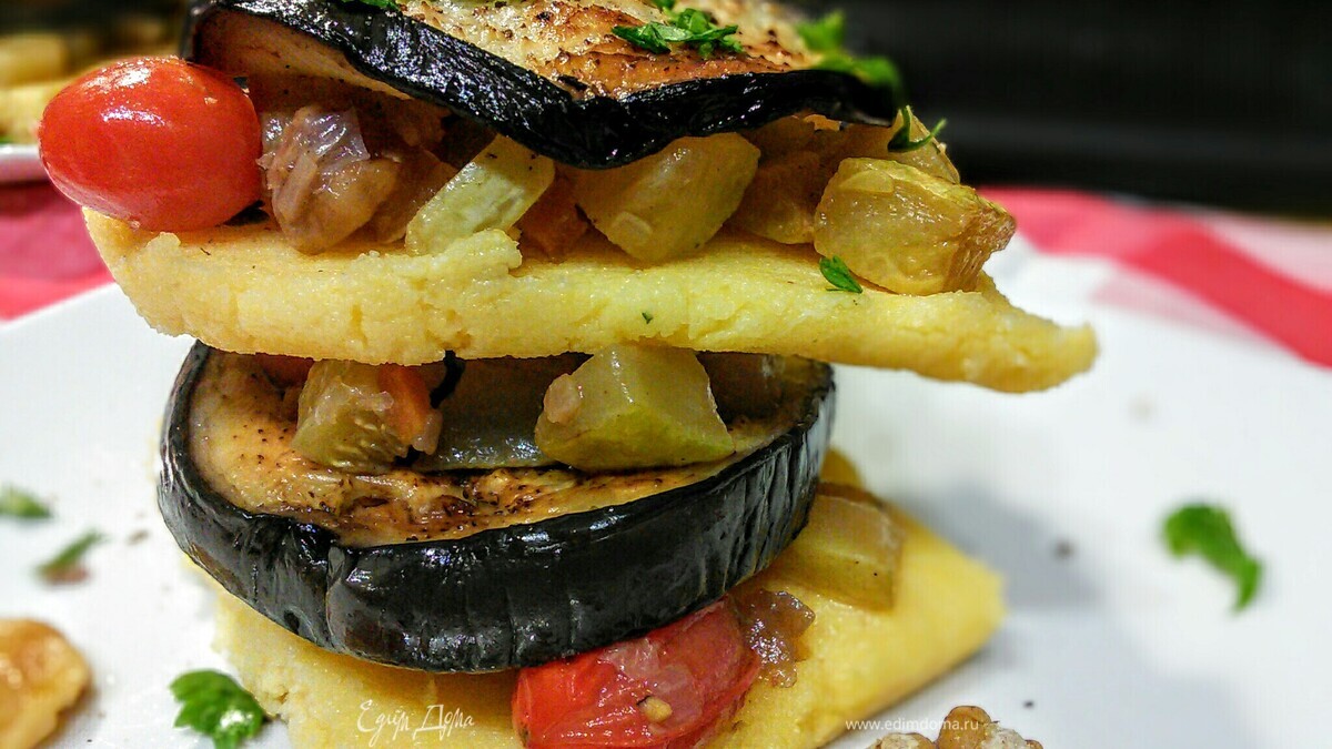 Башенки из поленты и баклажанов