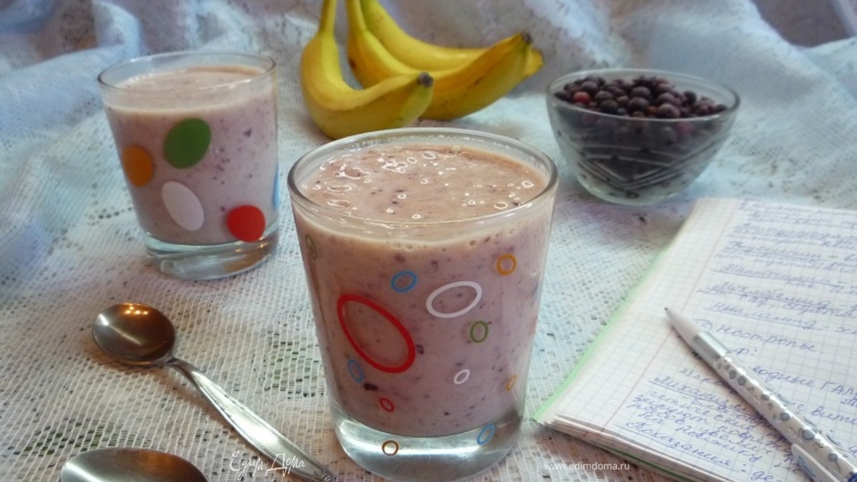 Смузи из черной смородины и банана