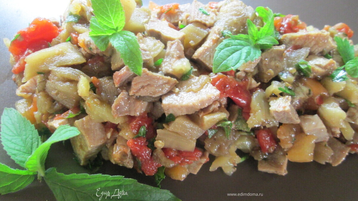 Салат из запеченных овощей и утки