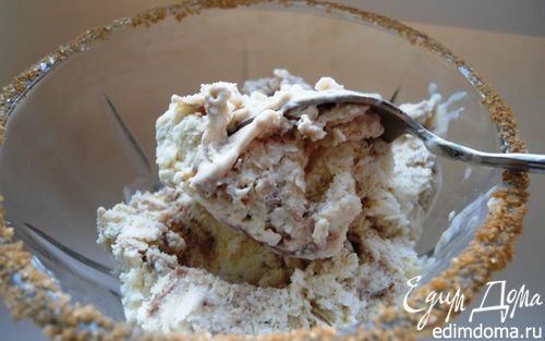 Рецепт Тыквенное мороженое с корицей и шоколадным соусом