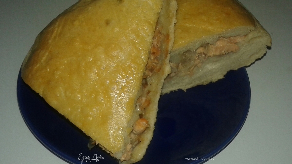 Пирог с красной рыбой