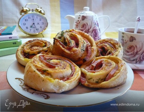 Булочки-улитки с ветчиной, сыром и укропом Булочки-улитки с ветчиной, сыром и укропом
