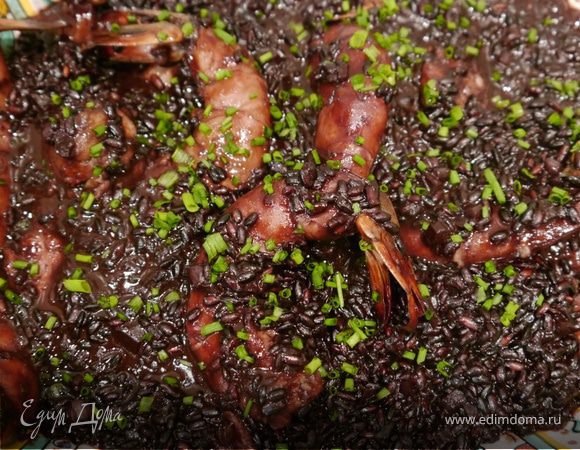 Черный рис с креветками