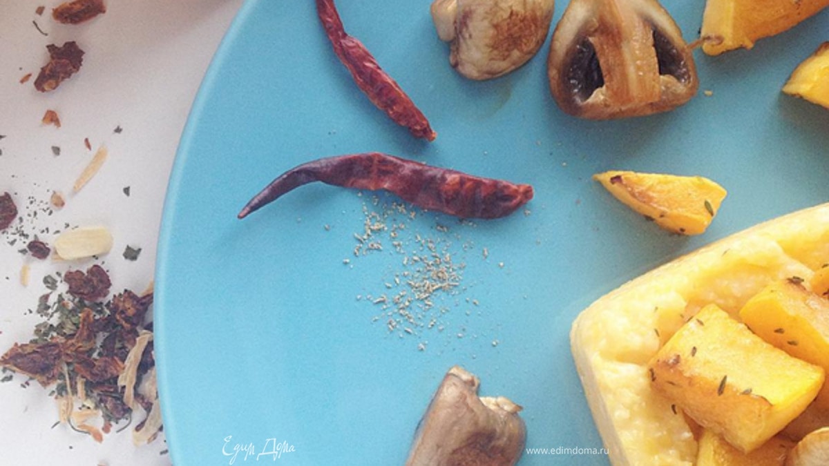 Полента с печеной тыквой и шампиньонами