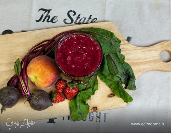 Напиток из свёклы с манго и персиком