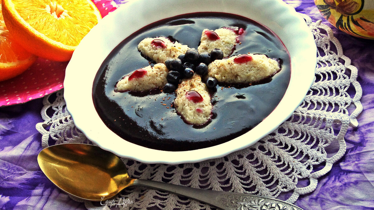 Черничный суп с яблочными клёцками