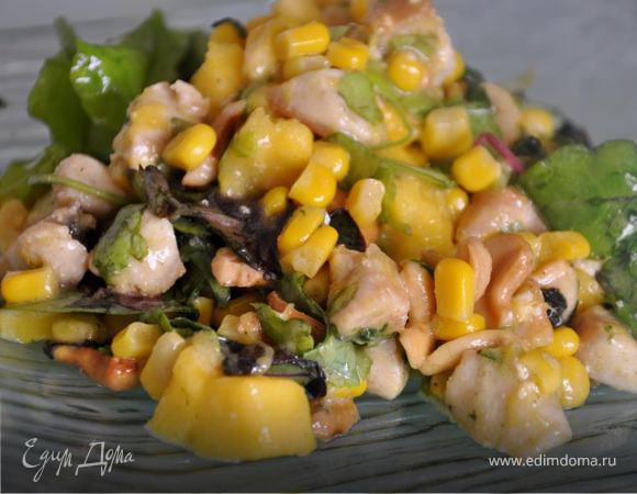 Салат с манго, курицей и кукурузой Салат с манго, курицей и кукурузой