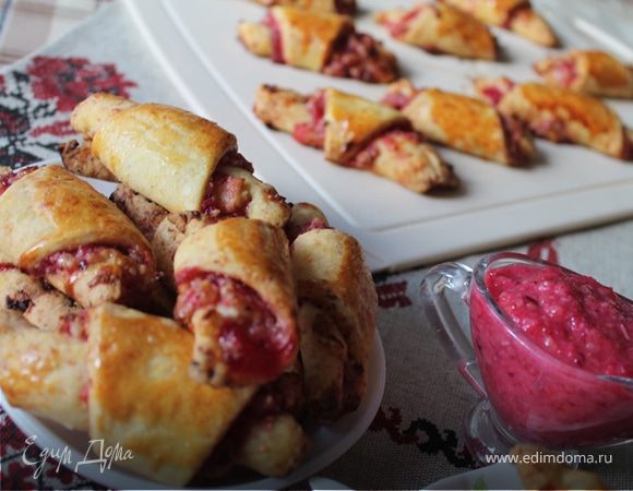 Рогалики с клюквой и кедровыми орешками Рогалики с клюквой и кедровыми орешками