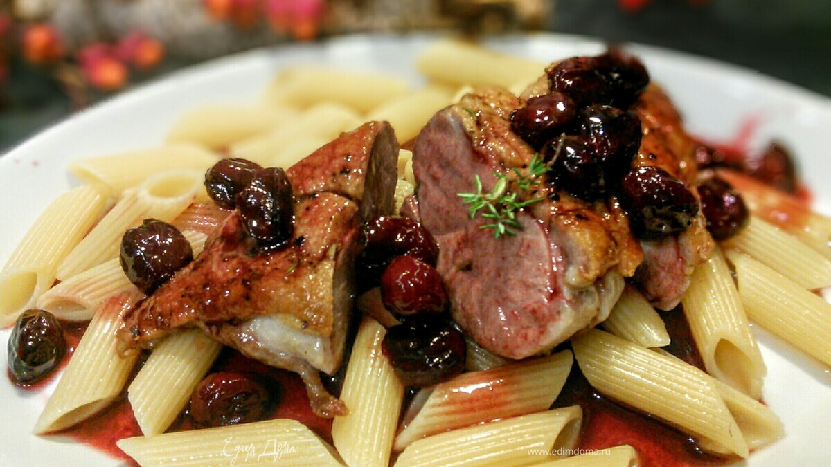 Утиные грудки с вишневым соусом