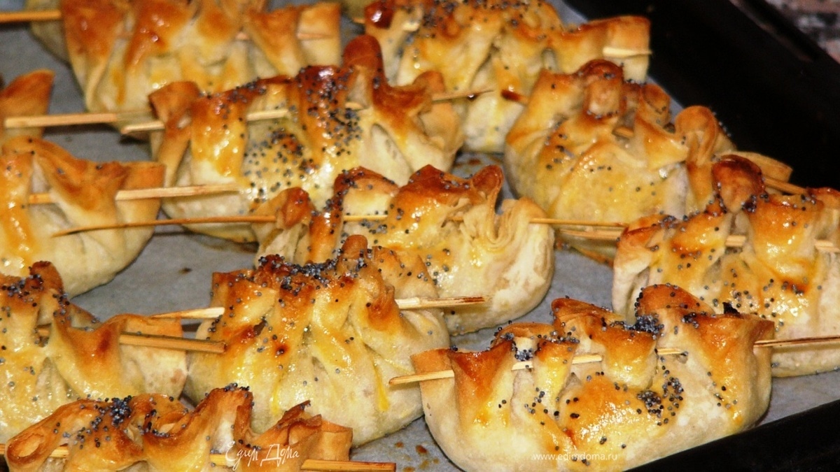 Пирожок на зубочистке