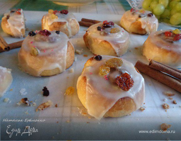 Булочки-улитки с изюмом и корицей Булочки-улитки с изюмом и корицей