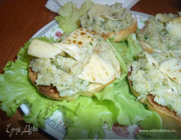 Брускетта с тапенадом из цветной капусты Брускетта с тапенадом из цветной капусты