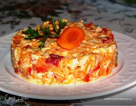 Салат из курицы с красным сладким перцем и морковью