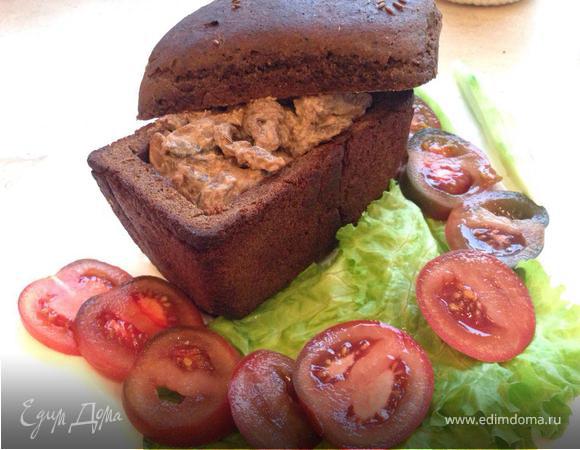 Говядина по-строгановски в хлебном горшочке