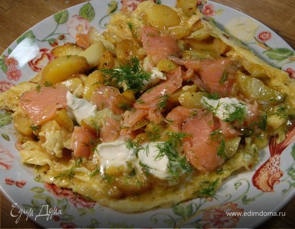 Испанский омлет с картофелем, семгой и укропом 