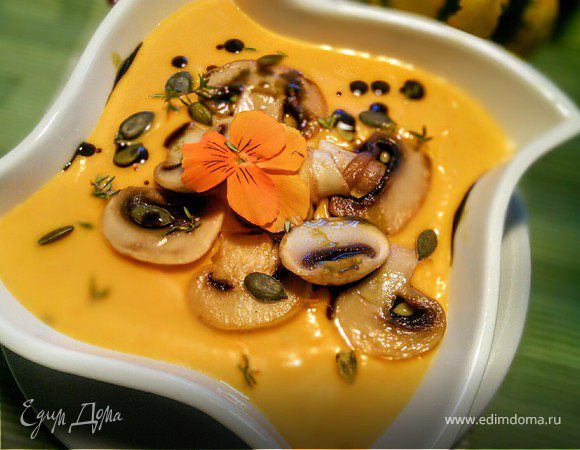 Тыквенный суп-пюре с бататом и шампиньонами 