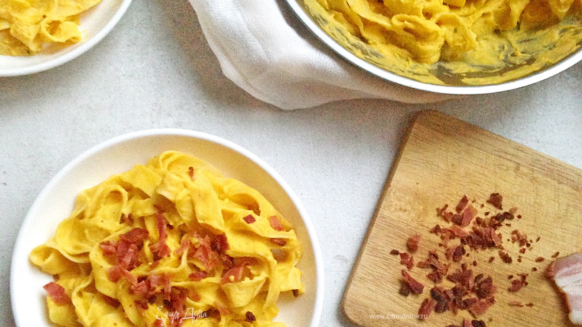 Феттучине с тыквенным соусом и беконом