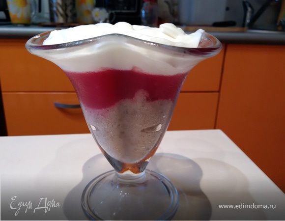 Десерт из бананового смузи и киселя Десерт из бананового смузи и киселя