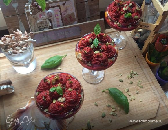 Веганский крем-борщ с тыквенным хумусом