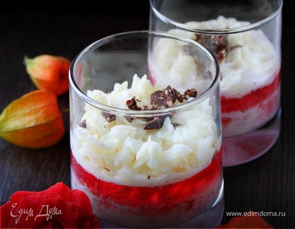 Каша из рисовых хлопьев с вишневым желе Каша из рисовых хлопьев с вишневым желе