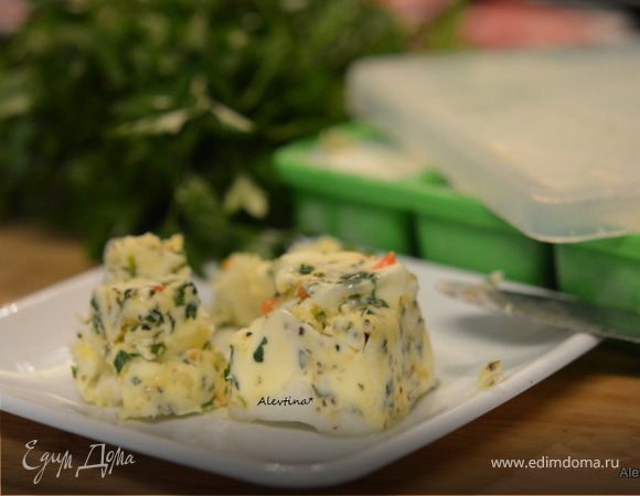 Масло сливочное ароматное с травами и чесноком Масло сливочное ароматное с травами и чесноком