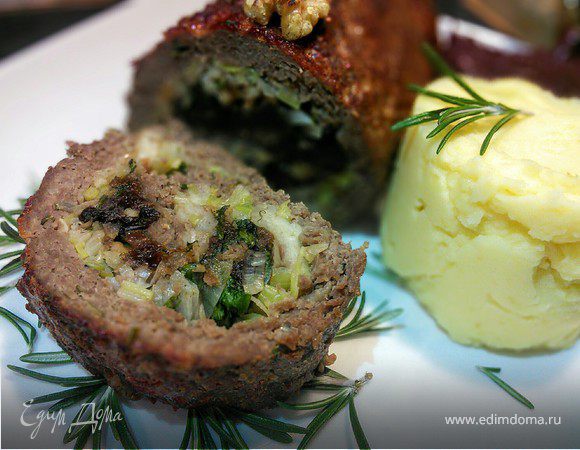 Говяжий рулет с черносливом и грецким орехом Говяжий рулет с черносливом и грецким орехом