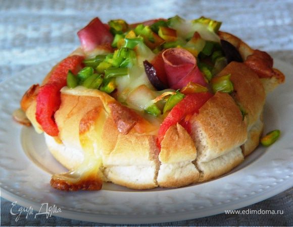 Запеченный бутерброд из хлебной булочки