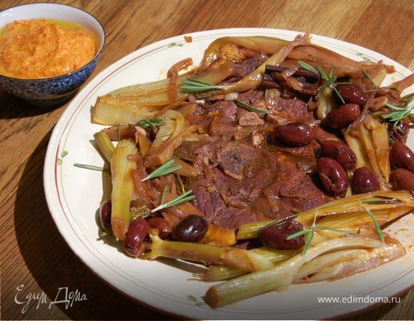 Свинина, томленная с оливками, розмарином и анчоусами Свинина, томленная с оливками, розмарином и анчоусами