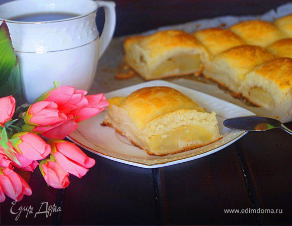 Пирог из творожного теста с яблоками