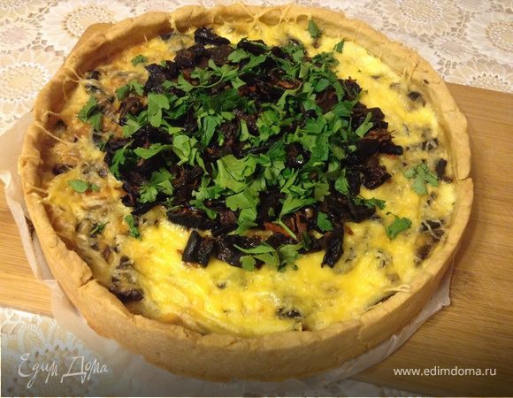 Пирог с грибами и вялеными помидорами