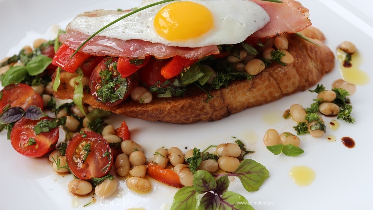 Гренки с салатом "Завтрак чемпиона"