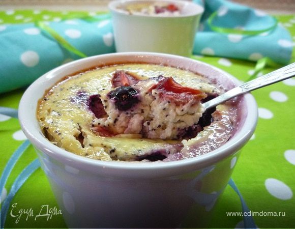 Маковая запеканка с черной смородиной