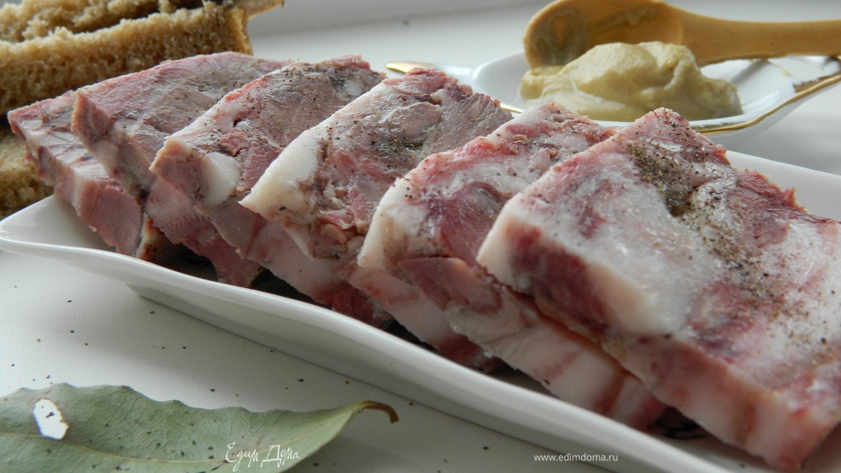 Прессованное мясо из свиных голов