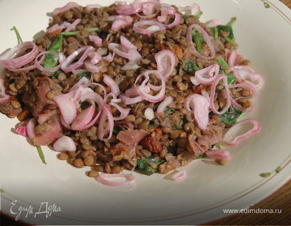 Теплый салат из чечевицы с ветчиной и вялеными помидорами 