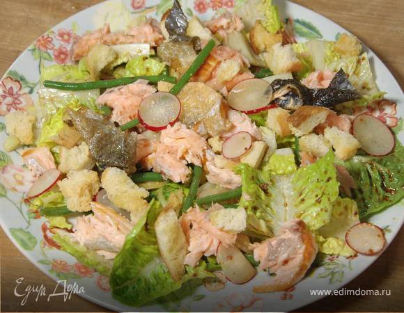 Салат с запеченной семгой, фасолью и имбирем 