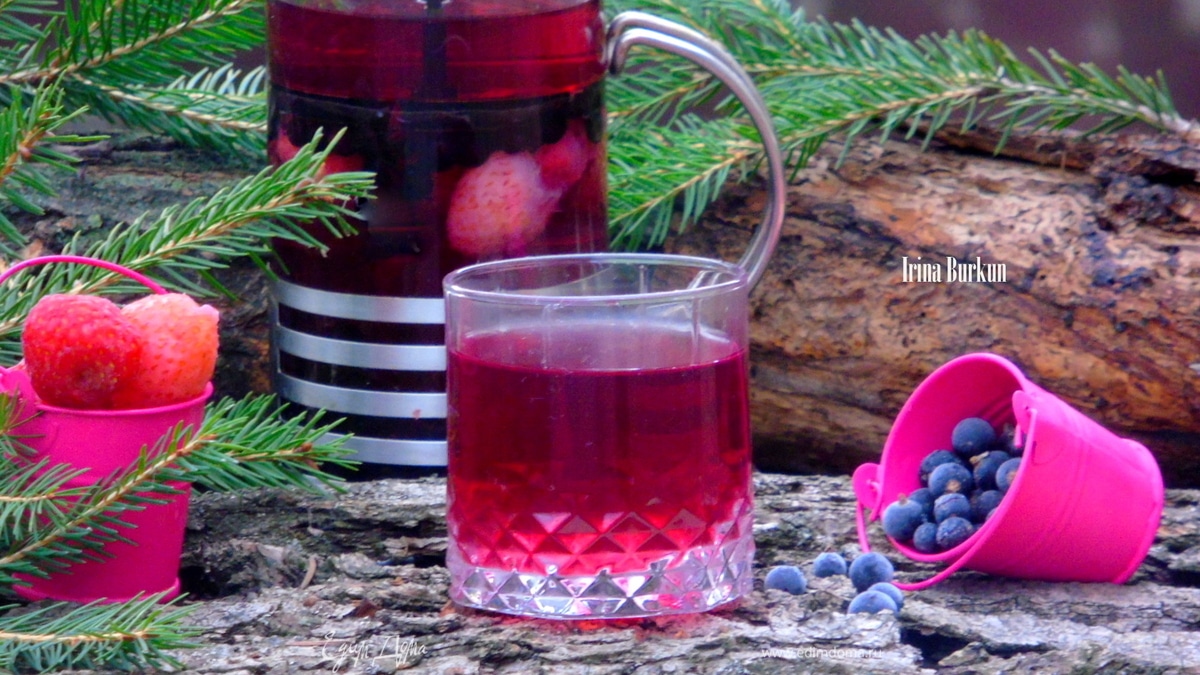 Клубнично-смородиновый чай с фенхелем