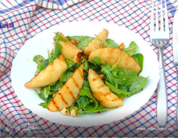 Салат с грушей гриль