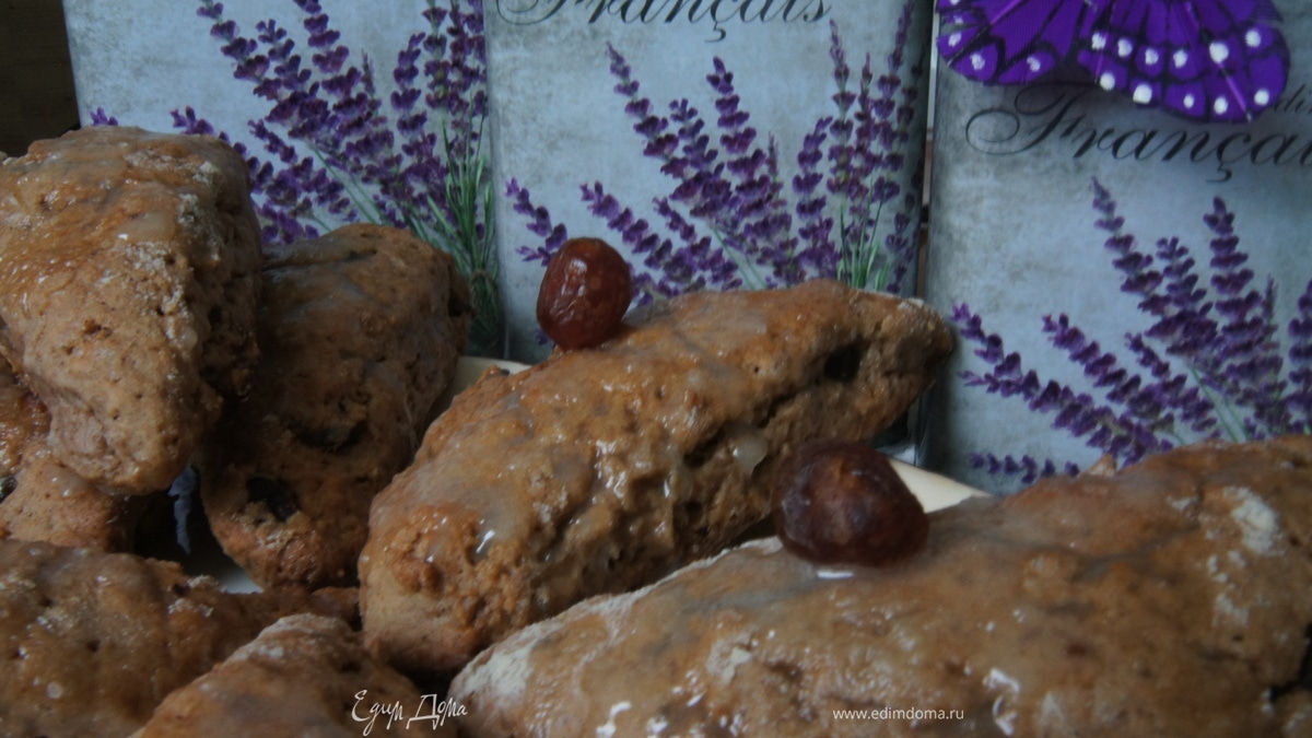 Шоколадные сконы с вяленой вишней