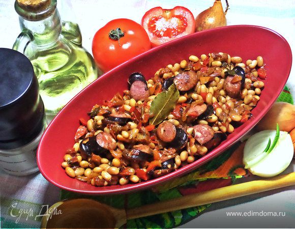 Фасоль с овощами и колбасками