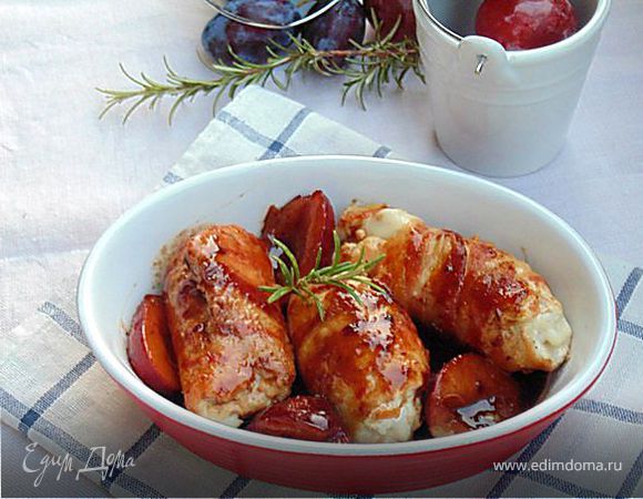 Вкусная куриная грудка в беконе в духовке: праздничный рецепт