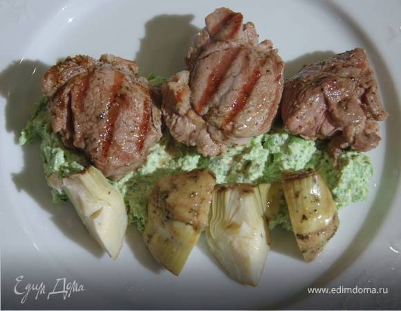 Маринованная ягнятина с артишоками и зеленым горошком