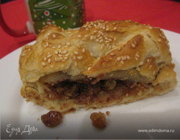 Шоколадный пирог с орехами и цукатами